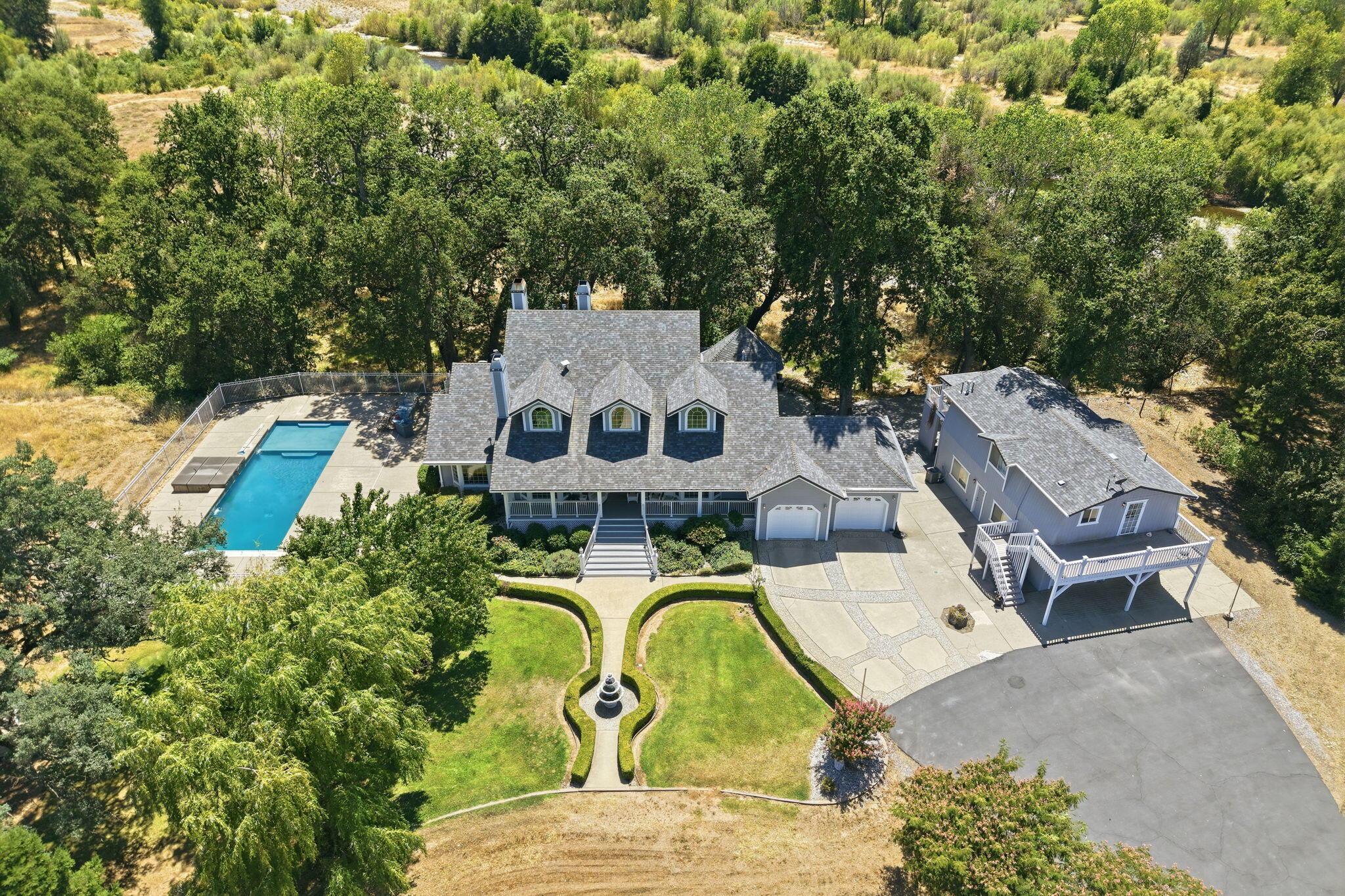 3016 Majestic Oak Circle