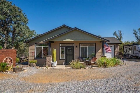 Photo of 18710 Saddleback Ridge Road, Cottonwood, CA 96022 (MLS # 26-3777)