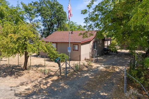 Photo of 6535 Placer Road, Igo, CA 96047 (MLS # 25-5233)