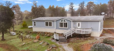 Photo of 22555 E Elk Trail, Redding, CA 96003 (MLS # 25-5364)