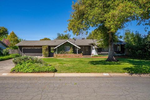 Photo of 3708 Traverse Street, Redding, CA 96002 (MLS # 25-1356)