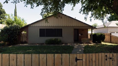 Photo of 321 Antelope Boulevard, Red Bluff, CA 96080 (MLS # 25-3525)