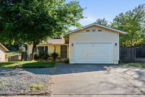 Photo of 3624 Loren Court, Anderson, CA 96007 (MLS # 26-2033)
