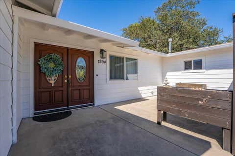 Photo of 1394 Mistletoe Lane, Redding, CA 96002 (MLS # 26-3847)