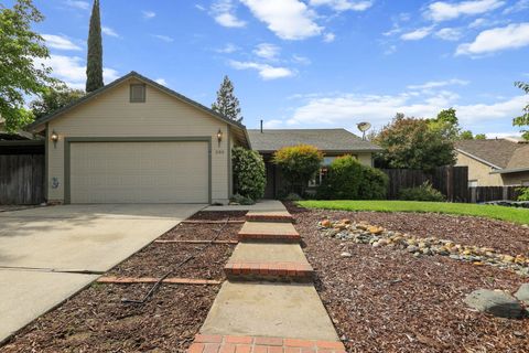 Photo of 550 Vansicklen Way, Redding, CA 96003 (MLS # 26-1987)