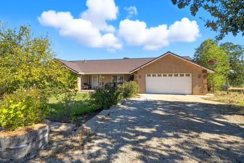 Photo of 10095 Frazier Road, Redding, CA 96003 (MLS # 25-4564)