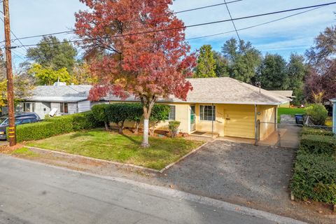 Photo of 1209 C Street, Redding, CA 96002 (MLS # 25-5354)