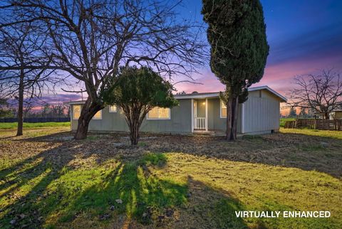 Photo of 6400 Dale Lane, Anderson, CA 96007 (MLS # 25-4484)