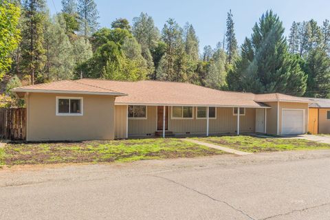 Photo of 310 Barbara Avenue, Weaverville, CA 96093 (MLS # 25-4401)