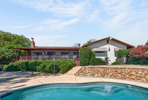Photo of 861 Dawson Court, Redding, CA 96003 (MLS # 26-2485)