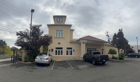 Photo of 2110 Railroad Avenue, Redding, CA 96001 (MLS # 25-2014)