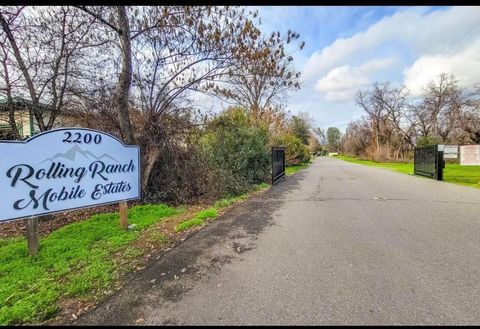Photo of 2200 Jewell Ln Ln, Redding, CA 96001 (MLS # 25-4170)