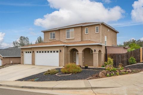 Photo of 1986 Tarmac Road, Redding, CA 96003 (MLS # 25-4442)