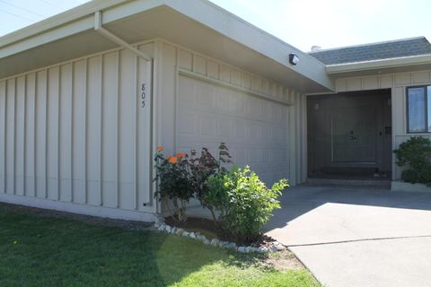 Photo of 805 Hasvold Drive, Red Bluff, CA 96080 (MLS # 26-1363)