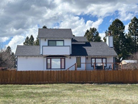 Photo of 688105 Ivy Way, Susanville, CA 96130 (MLS # 26-5560)