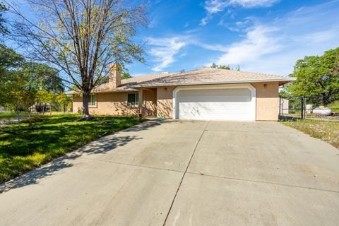 Photo of 14978 Oak Knoll Drive, Red Bluff, CA 96080 (MLS # 25-5578)