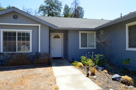 Photo of 3257 Sioux Drive, Shasta Lake, CA 96019 (MLS # 25-3730)