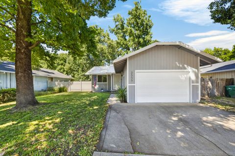 Photo of 2555 Lupine Street, Anderson, CA 96007 (MLS # 26-3089)