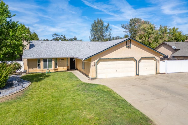 2638 EVERGREEN WAY, REDDING, CA 96001 - Image 5de2df7aa712254ddf5f8d5d35190a32/3811620401
