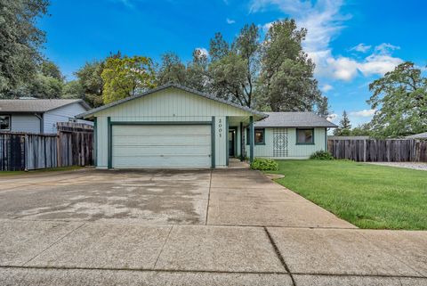 Photo of 2001 S Ridge Drive, Redding, CA 96003 (MLS # 26-1674)