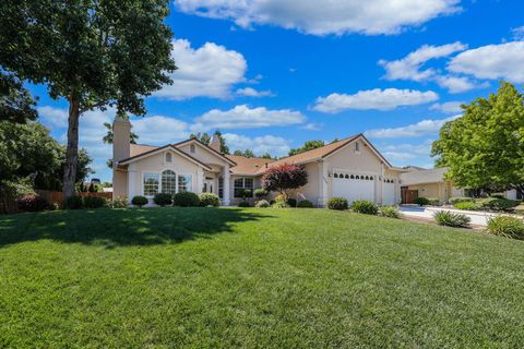 Photo of 2468 Cumberland Drive, Redding, CA 96001 (MLS # 25-2711)