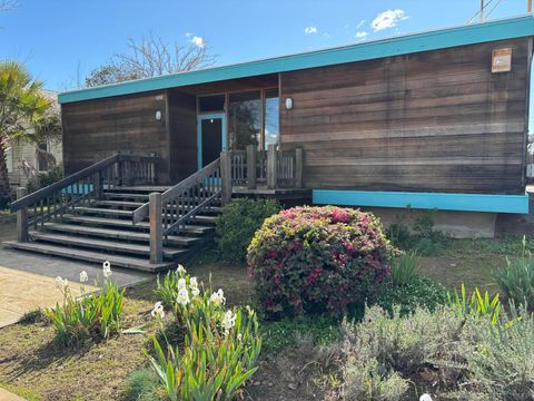 Photo of 1050 West Street, Redding, CA 96001 (MLS # 25-899)