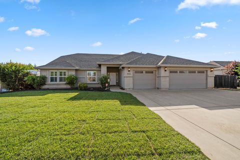 Photo of 6552 Capitola Place, Redding, CA 96001 (MLS # 25-2369)