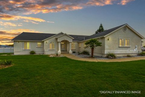 Photo of 7605 Churn Crk Road, Redding, CA 96002 (MLS # 26-2216)