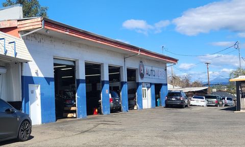 Photo of 2040 Eureka Way, Redding, CA 96001 (MLS # 25-2819)