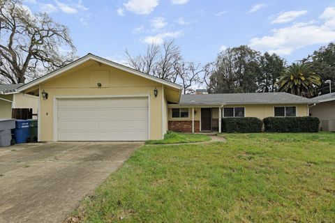 Photo of 6725 Reflection Street, Redding, CA 96001 (MLS # 26-662)