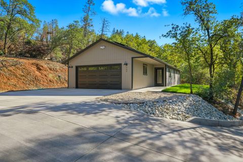 Photo of 735 Shasta Park Drive, Shasta Lake, CA 96019 (MLS # 25-4877)