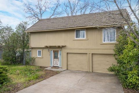 Photo of 4720 Enchanted Way, Redding, CA 96001 (MLS # 25-5422)