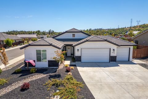 Photo of 4205 Acadia Place, Redding, CA 96001 (MLS # 25-3871)