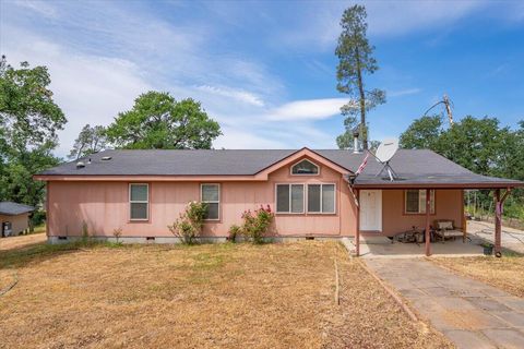 Photo of 16605 Lassen Avenue, Anderson, CA 96007 (MLS # 25-2236)