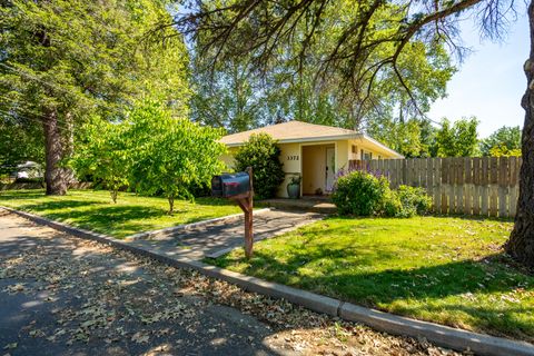 Photo of 3372 Riverside Drive, Anderson, CA 96007 (MLS # 26-2156)