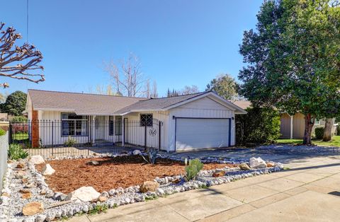 Photo of 1525 Oak Street, Redding, CA 96001 (MLS # 26-915)