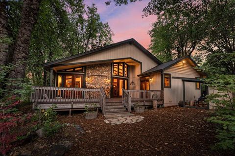 Photo of 815 Quail Court, McCloud, CA 96057 (MLS # 25-4002)