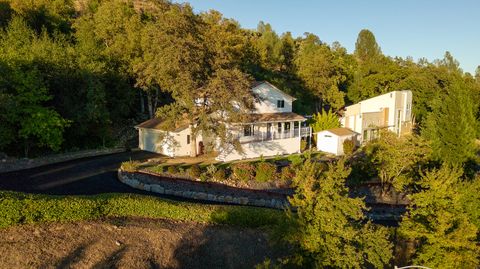 Photo of 2520 Snow Lane, Redding, CA 96003 (MLS # 26-1882)