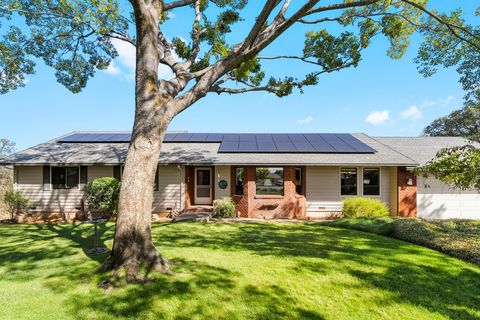 Photo of 14420 Mesa Court, Red Bluff, CA 96080 (MLS # 25-4552)