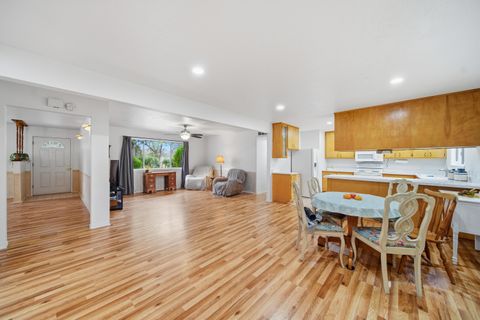Photo of 9807 Logan Road, Redding, CA 96003 (MLS # 25-4605)