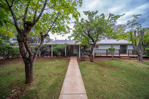 Photo of 9807 Logan Road, Redding, CA 96003 (MLS # 25-4605)