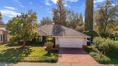 Photo of 2427 Castlewood Drive, Redding, CA 96002 (MLS # 26-478)