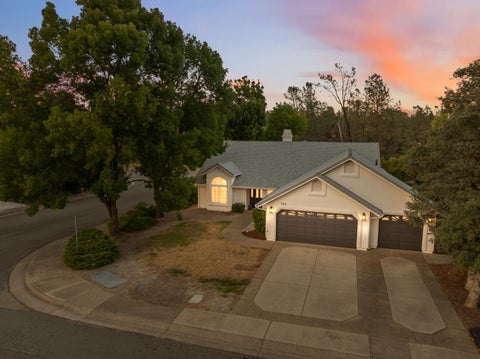 Photo of 555 Reddington Drive, Redding, CA 96003 (MLS # 26-3227)