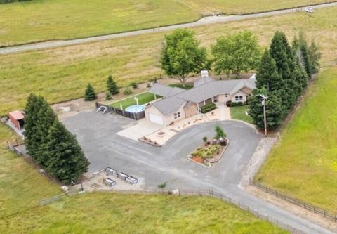 Photo of 22273 Lancelot Lane, Palo Cedro, CA 96073 (MLS # 26-2150)