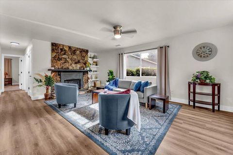 Photo of 1818 Del Mar Avenue, Redding, CA 96003 (MLS # 25-4453)