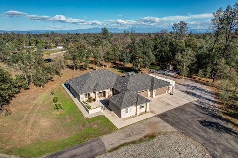 Photo of 21089 Falling Leaf Road, Redding, CA 96003 (MLS # 25-4822)