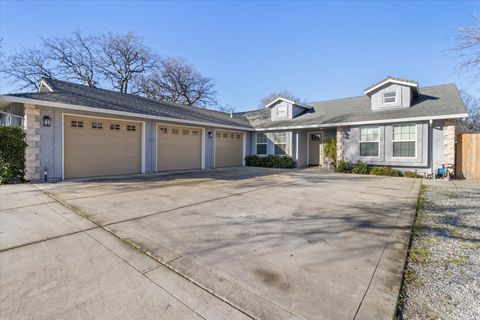 Photo of 19701 Black Fox Drive, Cottonwood, CA 96022 (MLS # 26-198)