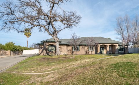 Photo of 2199 Princeton Way, Redding, CA 96003 (MLS # 25-5564)