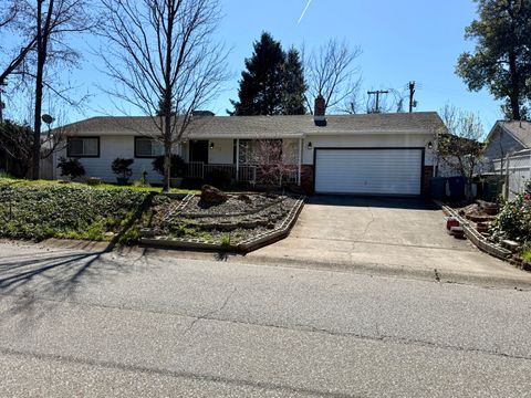 Photo of 737 Estate Street, Redding, CA 96002 (MLS # 26-937)