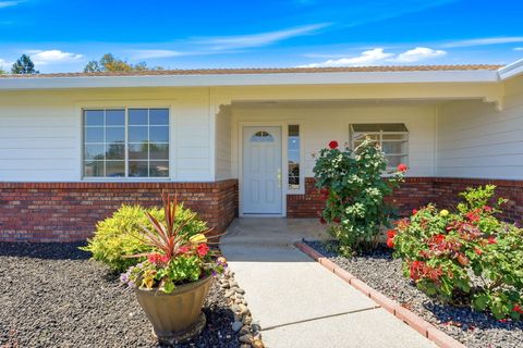 Photo of 4338 Blazingwood Drive, Redding, CA 96001 (MLS # 26-1975)